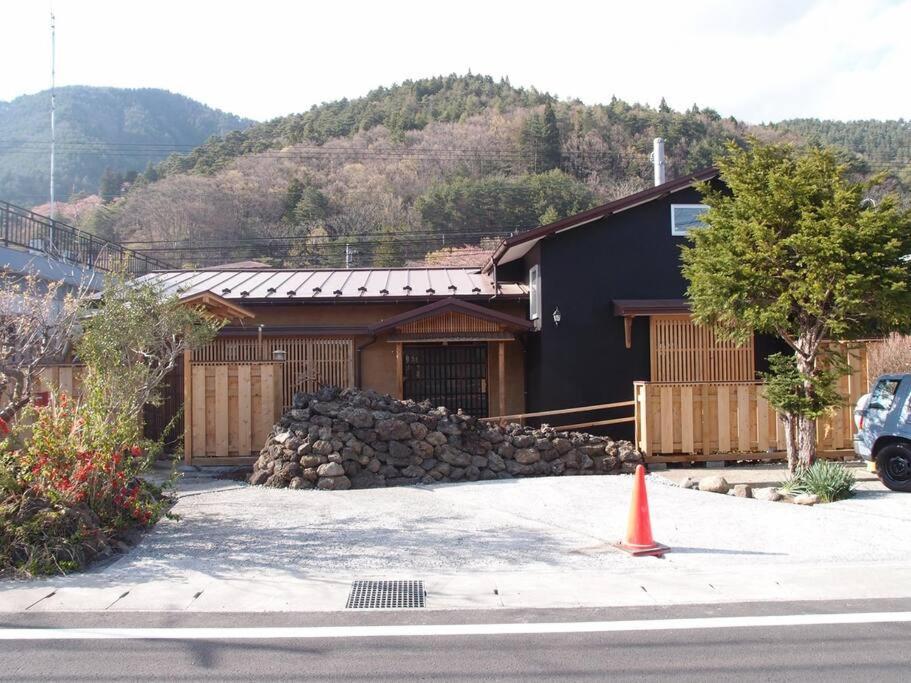 Villa つるば舎 Fujiyoshida Exterior foto